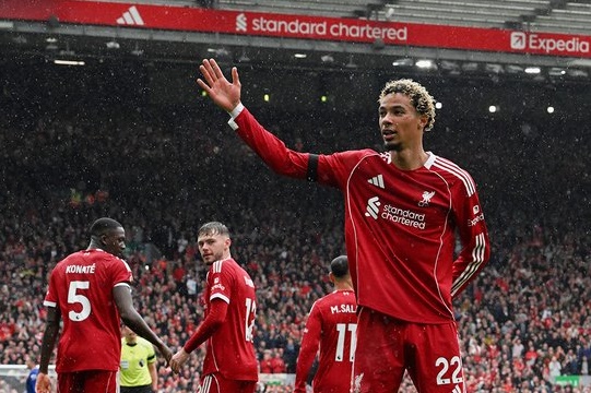 Liverpool Kuasai Derbi Merseyside, Bungkam Everton 2-1